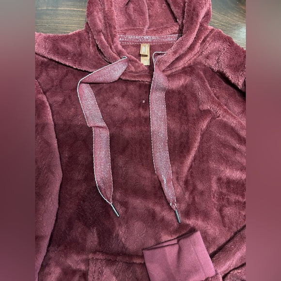 Denver Hayes hooded fuzzy sweater - Picture 3 of 5